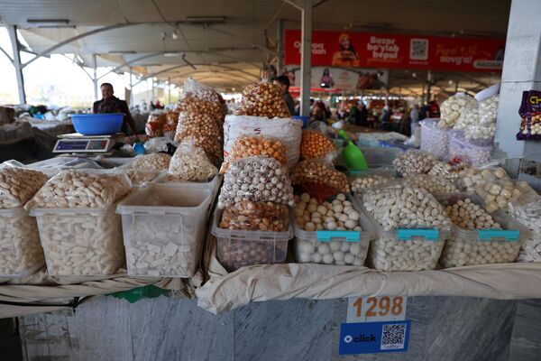 Курт на базаре Чорсу — разнообразиее форм, размеров и вкусов - Sputnik Узбекистан