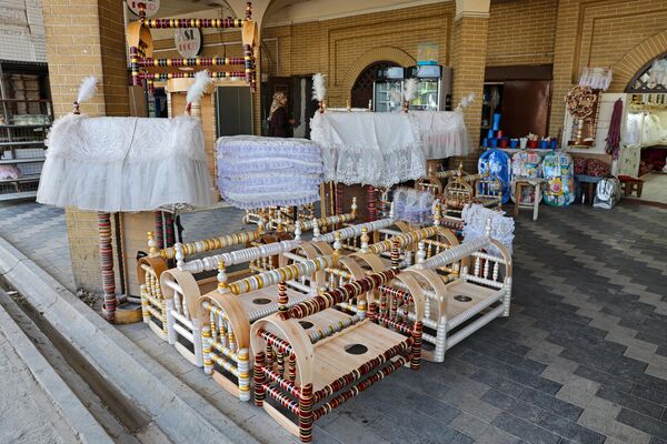 Бешик — традиционная узбекская колыбель - Sputnik Узбекистан