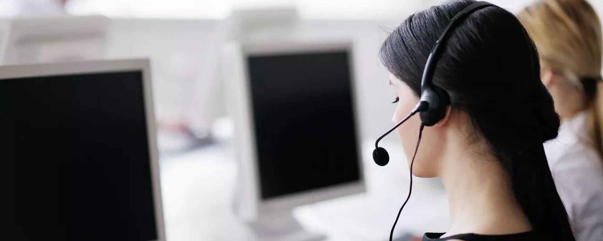 Sotrudnik call-sentra. Arxivnoe foto
 - Sputnik O‘zbekiston, 1920, 31.03.2026