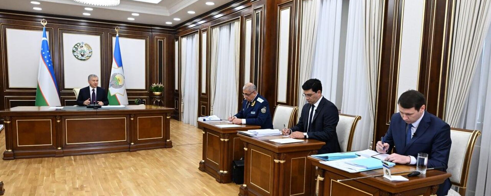 Prezident oznakomilsya s prezentatsiyey predlojeniy po povisheniyu effektivnosti borbi s kiberprestupnostyu - Sputnik O‘zbekiston, 1920, 03.11.2025