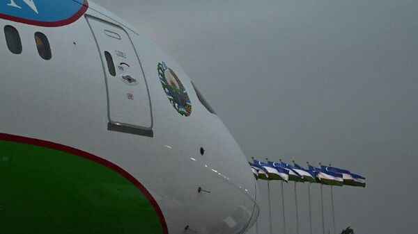 Президент Узбекистана Шавкат Мирзиёев по приглашению Эмира Катара Шейха Тамима бин Хамада Аль Тани 3 ноября отбыл в эту страну с рабочим визитом - Sputnik Узбекистан