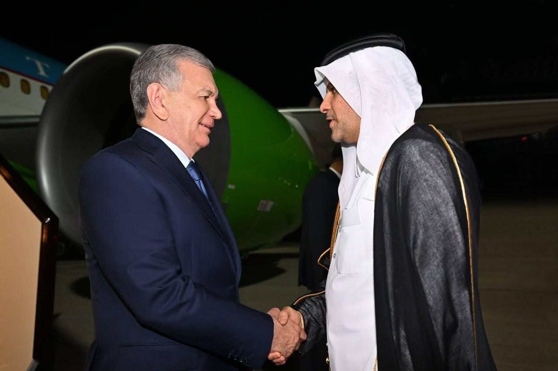 Шавкат Мирзиёев прибыл с рабочим визитом в город Доху. - Sputnik Узбекистан, 1920, 04.11.2025