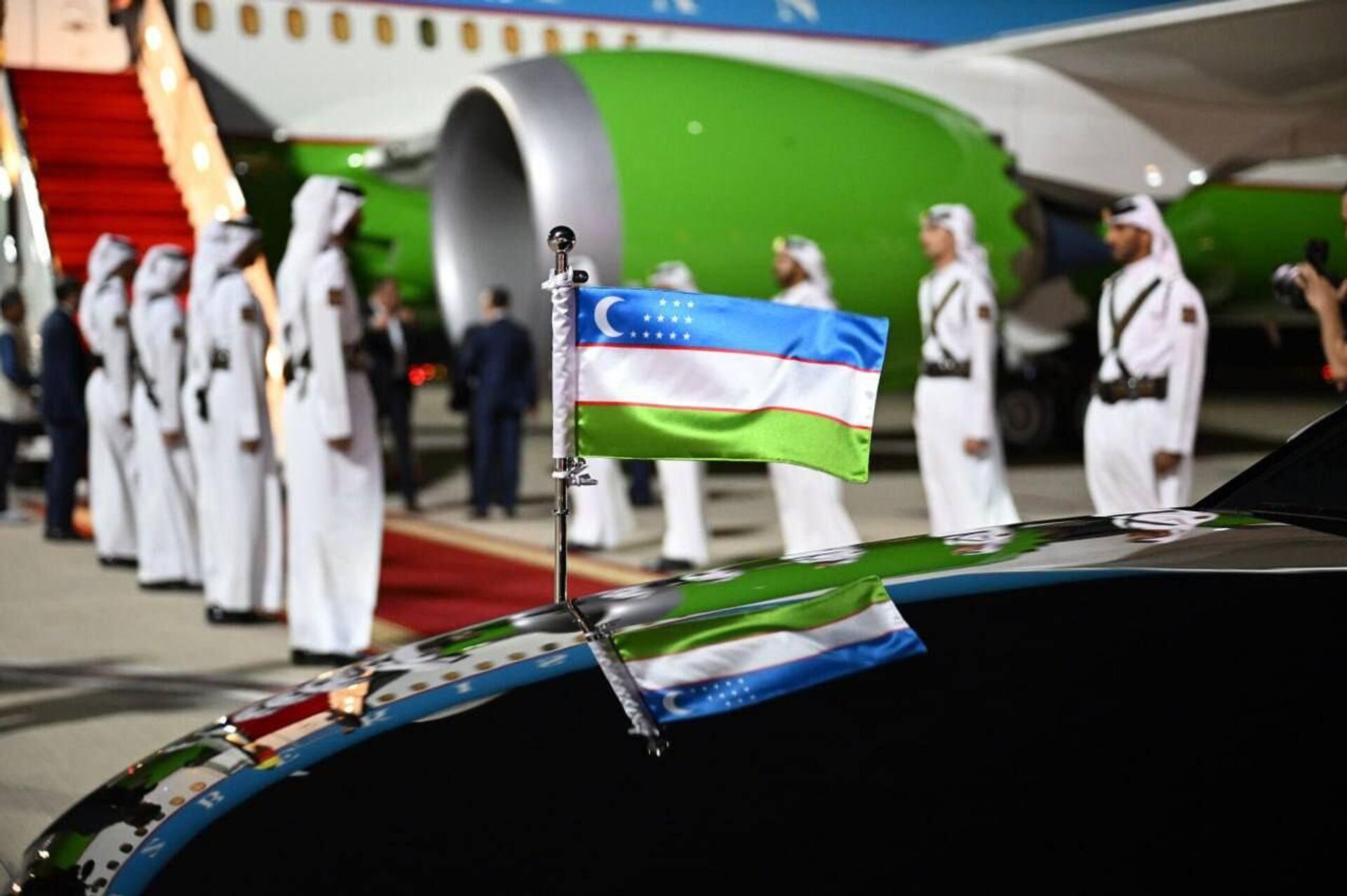 Шавкат Мирзиёев прибыл с рабочим визитом в город Доху. - Sputnik Узбекистан, 1920, 04.11.2025