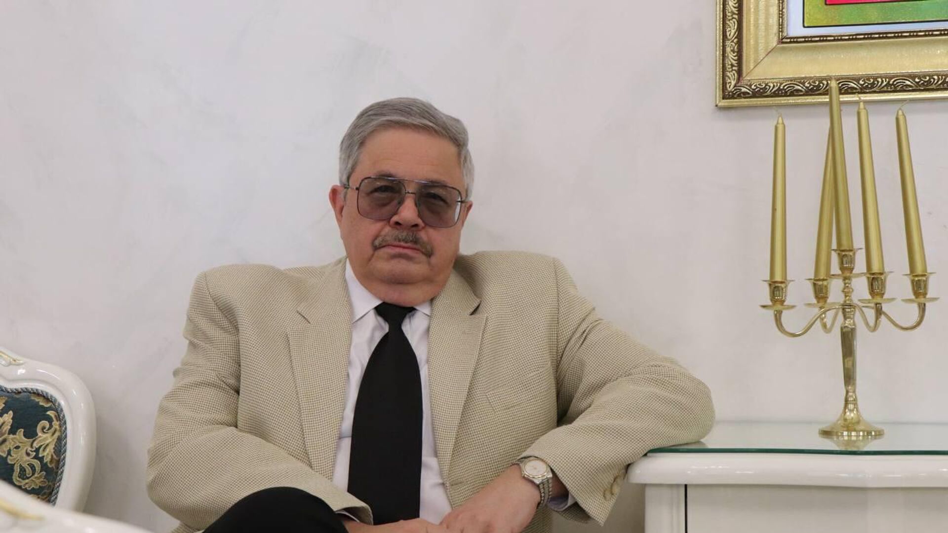 Oglining dostlari bilan yosh onalar pornosi