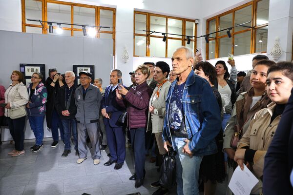 Персональная выставка художника Яниса Кириакидиса - Sputnik Узбекистан