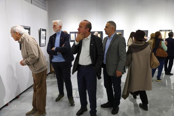 Персональная выставка художника Яниса Кириакидиса - Sputnik Узбекистан