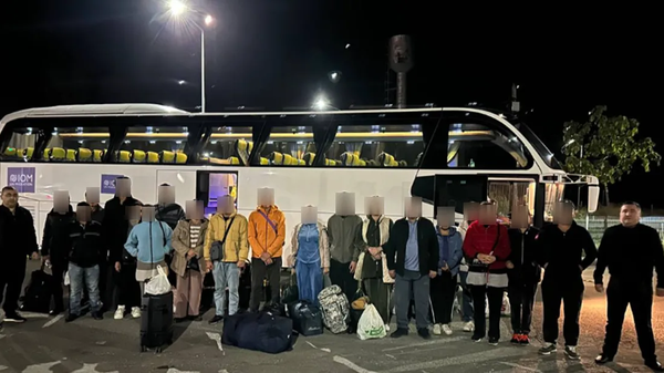 Граждане, подвергшиеся принудительному труду в Украине, возвращены в Узбекистан - Sputnik Ўзбекистон