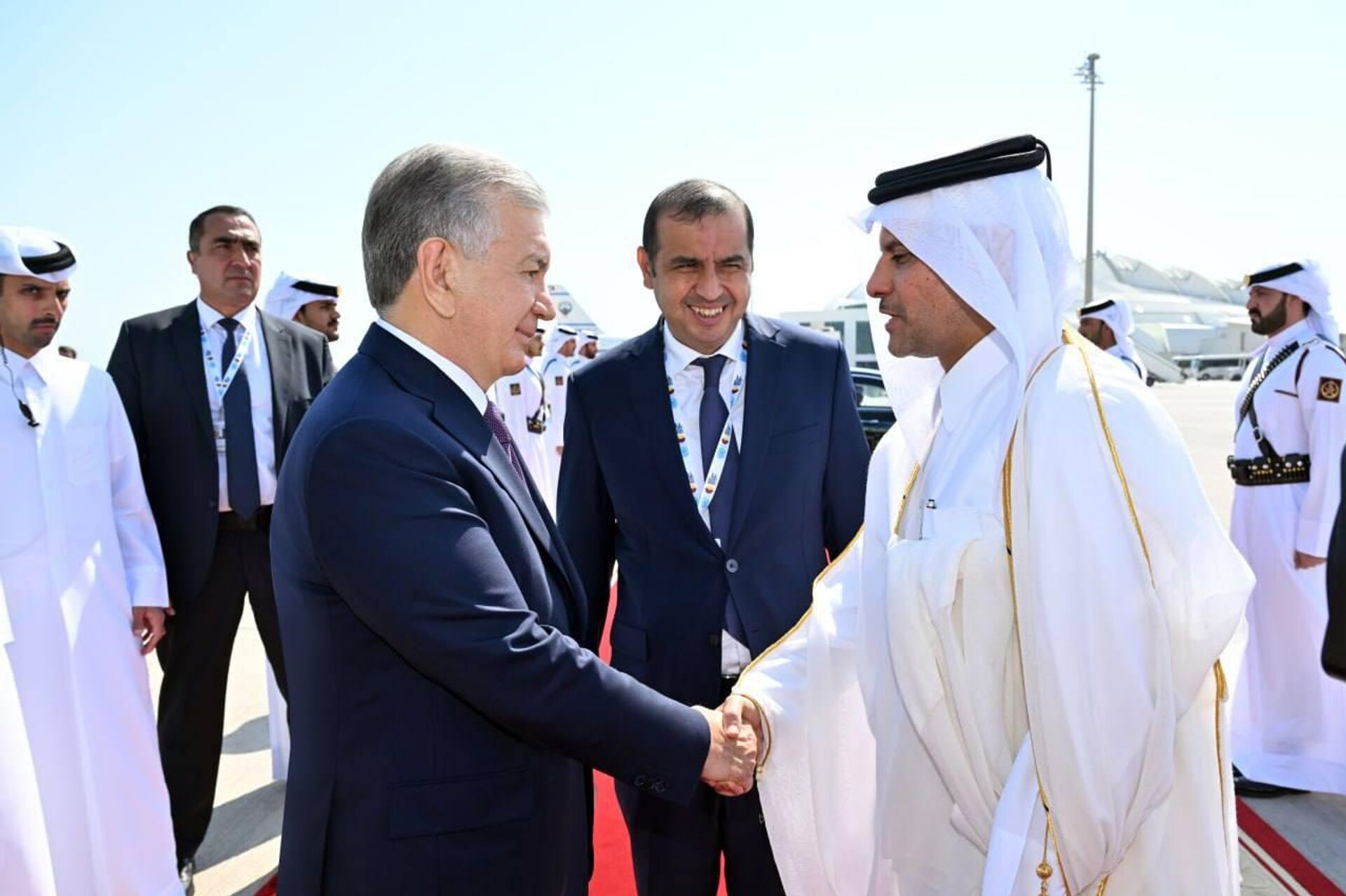 Президент Узбекистана вылетел из Дохи в город Вашингтон для участия в саммите лидеров стран Центральной Азии и США в формате C5+1.
 - Sputnik Узбекистан, 1920, 04.11.2025