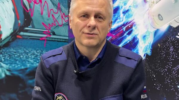 Сложно ли передвигаться в скафандре, существуют ли инопланетяне и как попасть на Луну? - Sputnik Узбекистан