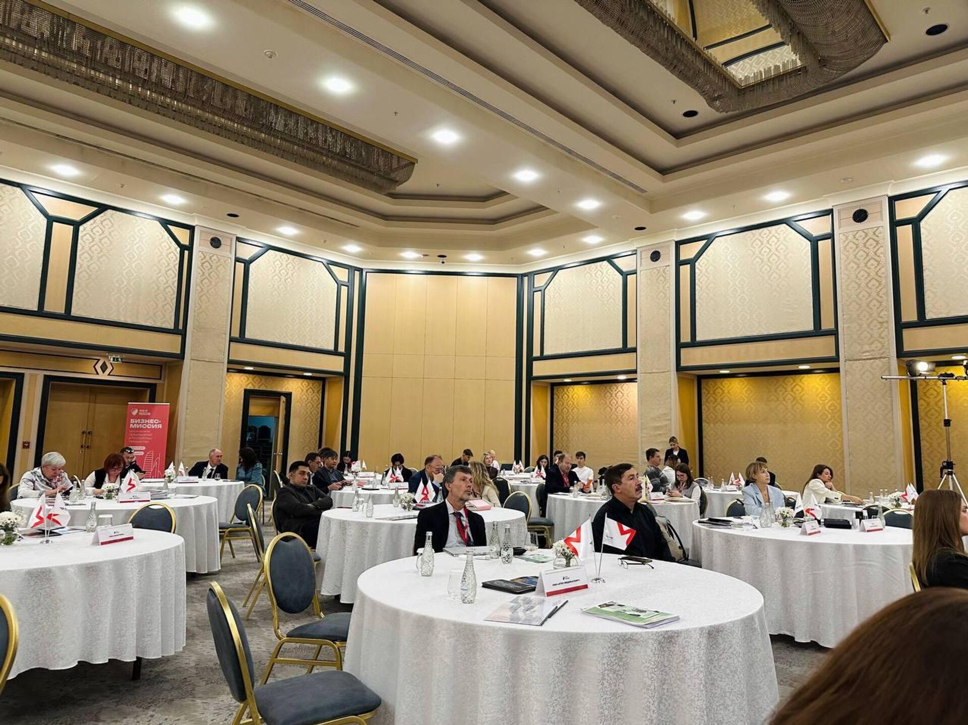 В Ташкенте проходит масштабная бизнес-миссия ведущих московских предприятий - Sputnik Узбекистан, 1920, 06.11.2025