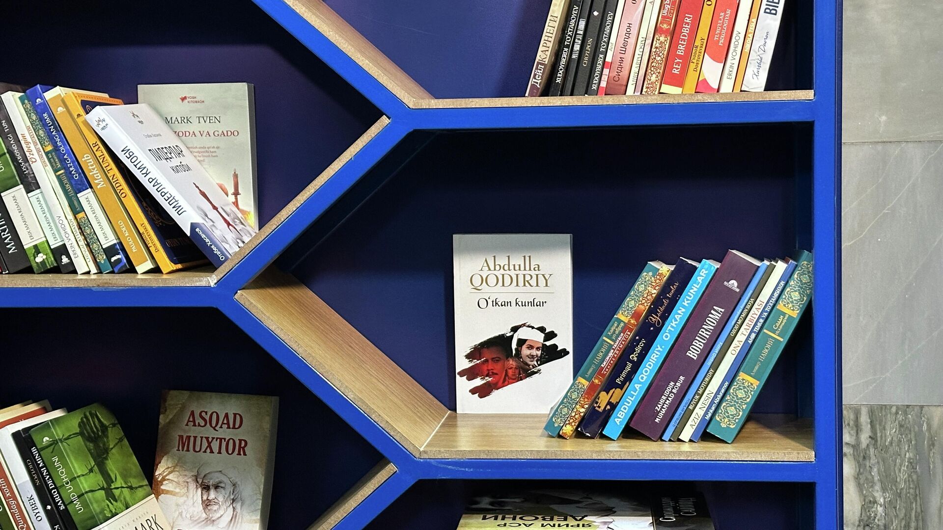 В метро Ташкента открылась сеть библиотек - Sputnik Узбекистан, 1920, 06.11.2025