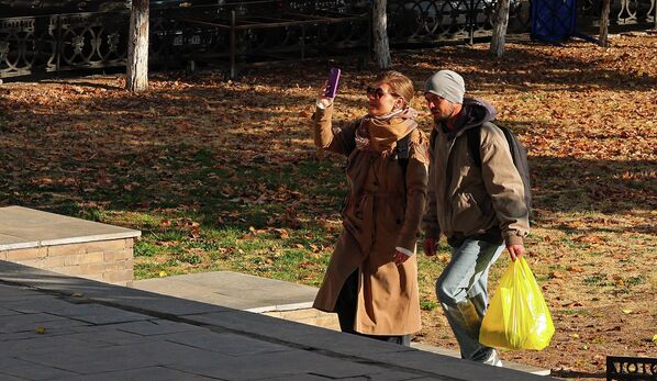 Осень в Ташкенте — время мягкого света и тихих прогулок. Осень в Ташкенте — время мягкого света и тихих прогулок. - Sputnik Узбекистан