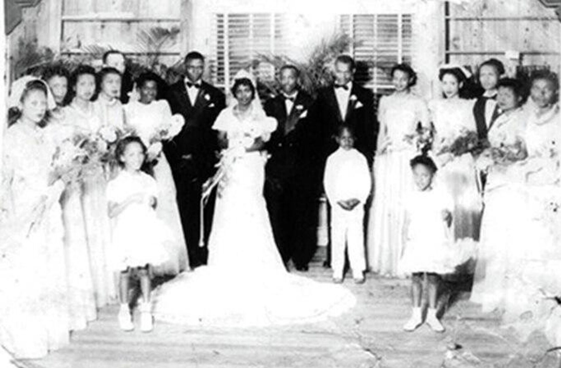 ‍‍ Элеонора и Лайл Гиттенс из Майами признаны самой ныне долгоживущей парой в браке и самой когда-либо долгоживущей парой в браке - Sputnik Узбекистан, 1920, 07.11.2025