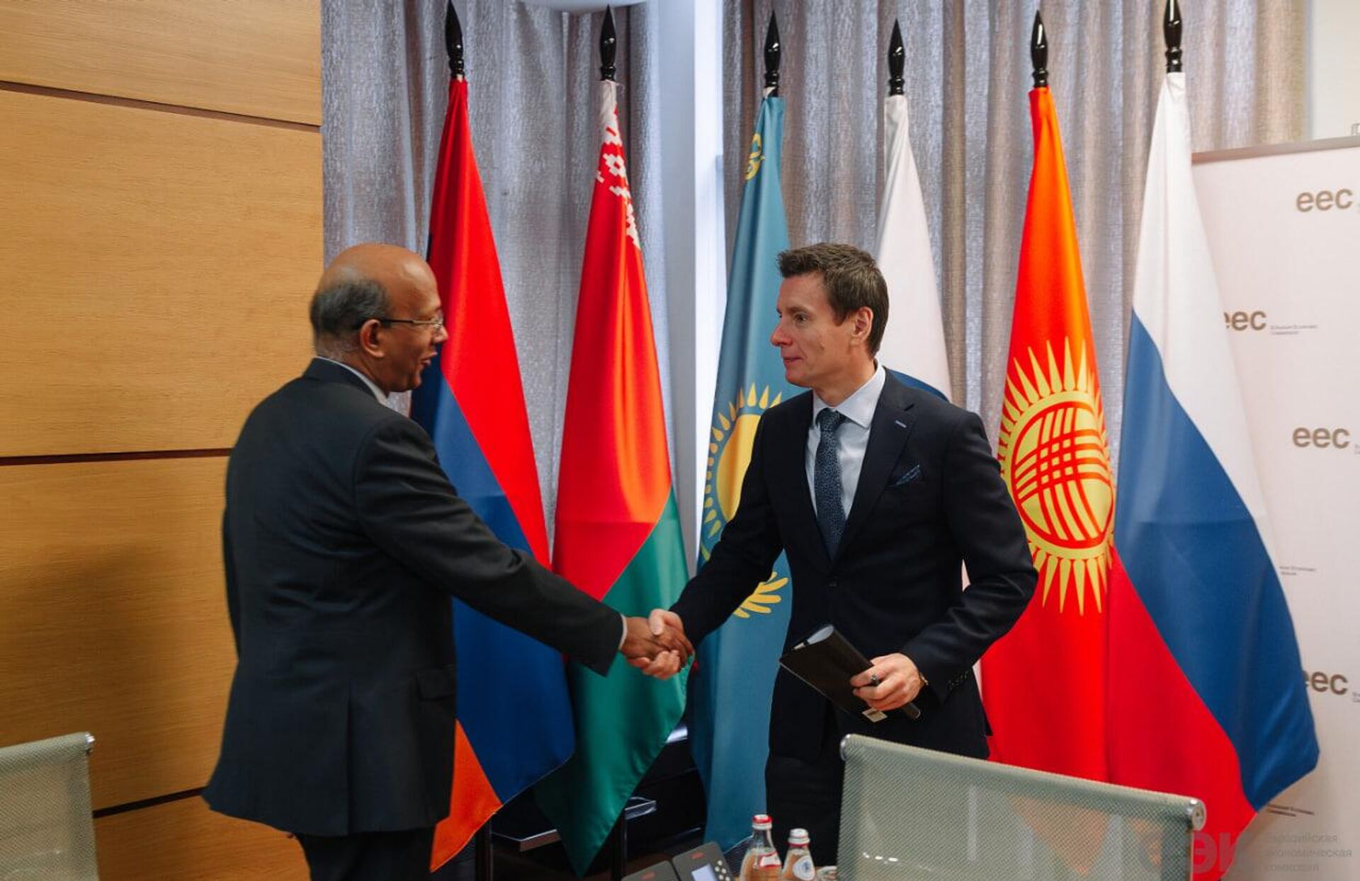 Андрей Слепнев обсудил с послом Индии Винаем Кумаром работу над торговым соглашением. - Sputnik Узбекистан, 1920, 08.11.2025