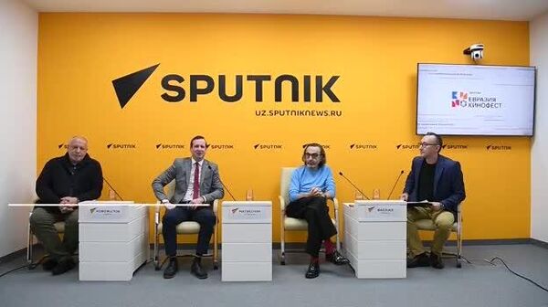 Кинопоказы, встреча с любимыми артистами, мастер-классы и обучающие модули: руководитель Департамента международных проектов АНО Евразия Вячеслав Матвейчук на пресс-конференции в МПЦ @SputnikUzbekistan представил программу трехдневного кинофорума Эхо Евразия-Кинофест в Ташкенте - Sputnik Узбекистан