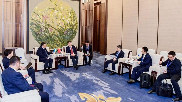 Vstrecha zamministra investitsiy, promishlennosti i torgovli s zamministra promishlennosti i informatizatsii Kitaya - Sputnik O‘zbekiston