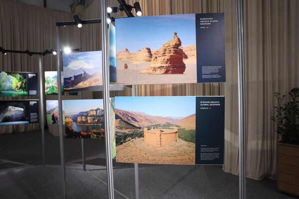 Российский научный центр представил в Самарканде выставку Глобальные геопарки ЮНЕСКО. - Sputnik Узбекистан