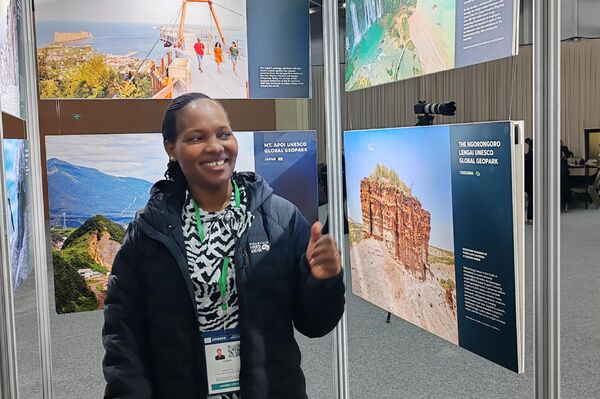 Российский научный центр представил в Самарканде выставку Глобальные геопарки ЮНЕСКО. - Sputnik Узбекистан