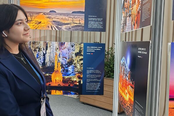 Российский научный центр представил в Самарканде выставку Глобальные геопарки ЮНЕСКО. - Sputnik Узбекистан