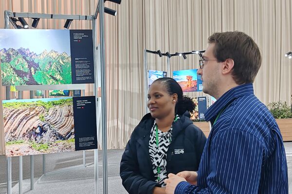 Российский научный центр представил в Самарканде выставку Глобальные геопарки ЮНЕСКО. - Sputnik Узбекистан