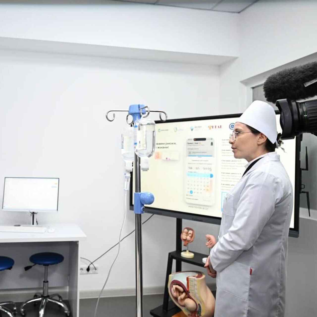 Akrobatlar bilan guruh jinsiy aloqa