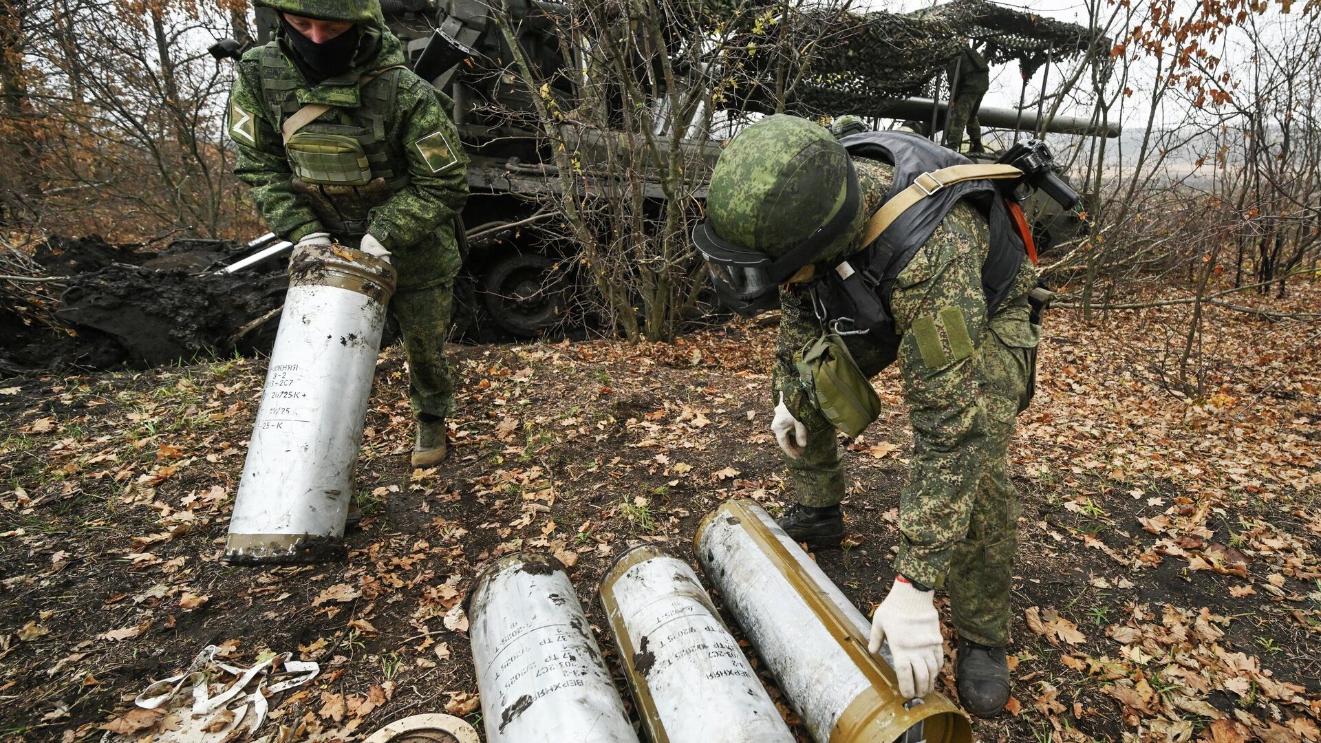 Боевая работа самоходной пушки 2С7 Пион группировки Запад - Sputnik Узбекистан, 1920, 20.12.2025