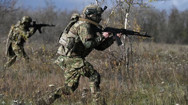 Боевое слаживание военных разведчиков группировки войск Запад в зоне СВО - Sputnik Ўзбекистон