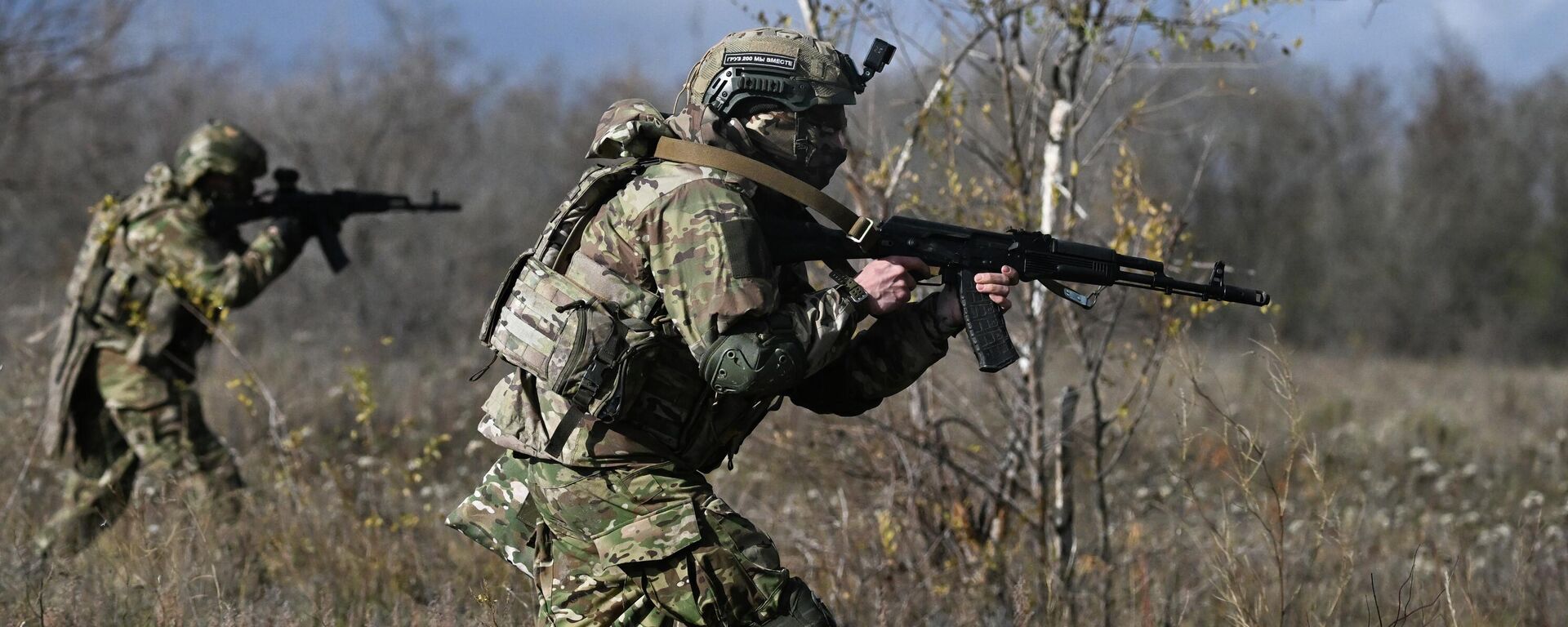 Боевое слаживание военных разведчиков группировки войск Запад в зоне СВО - Sputnik Ўзбекистон, 1920, 11.11.2025