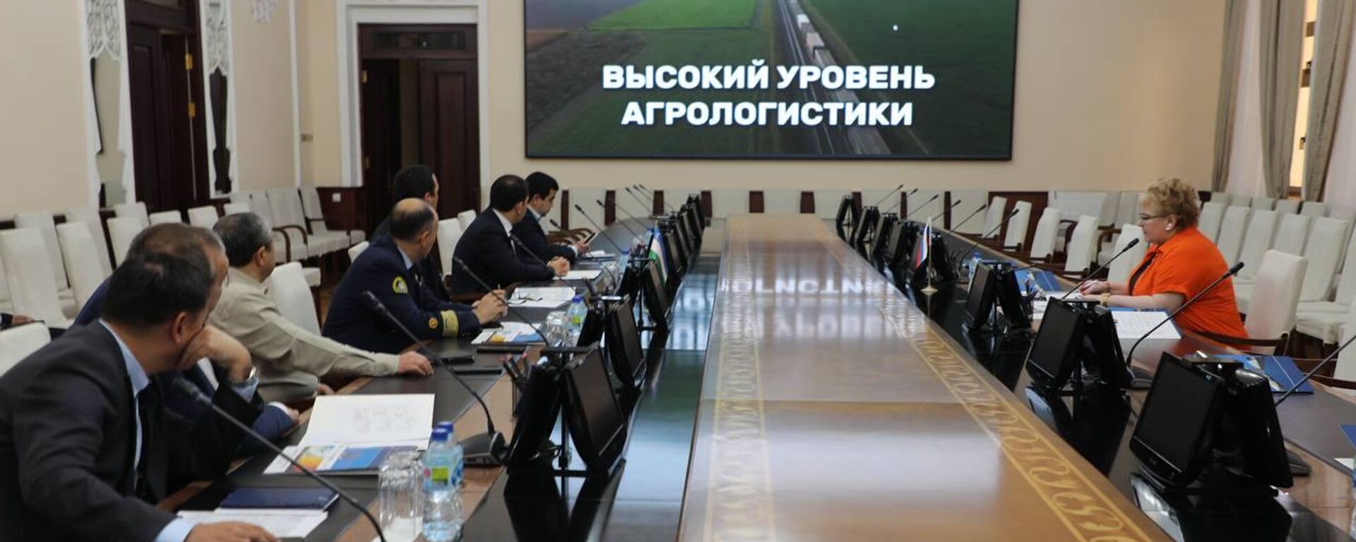 Sostoyalas vstrecha s generalnim direktorom kompanii Yevraziya Agrologistika - Sputnik O‘zbekiston, 1920, 11.11.2025