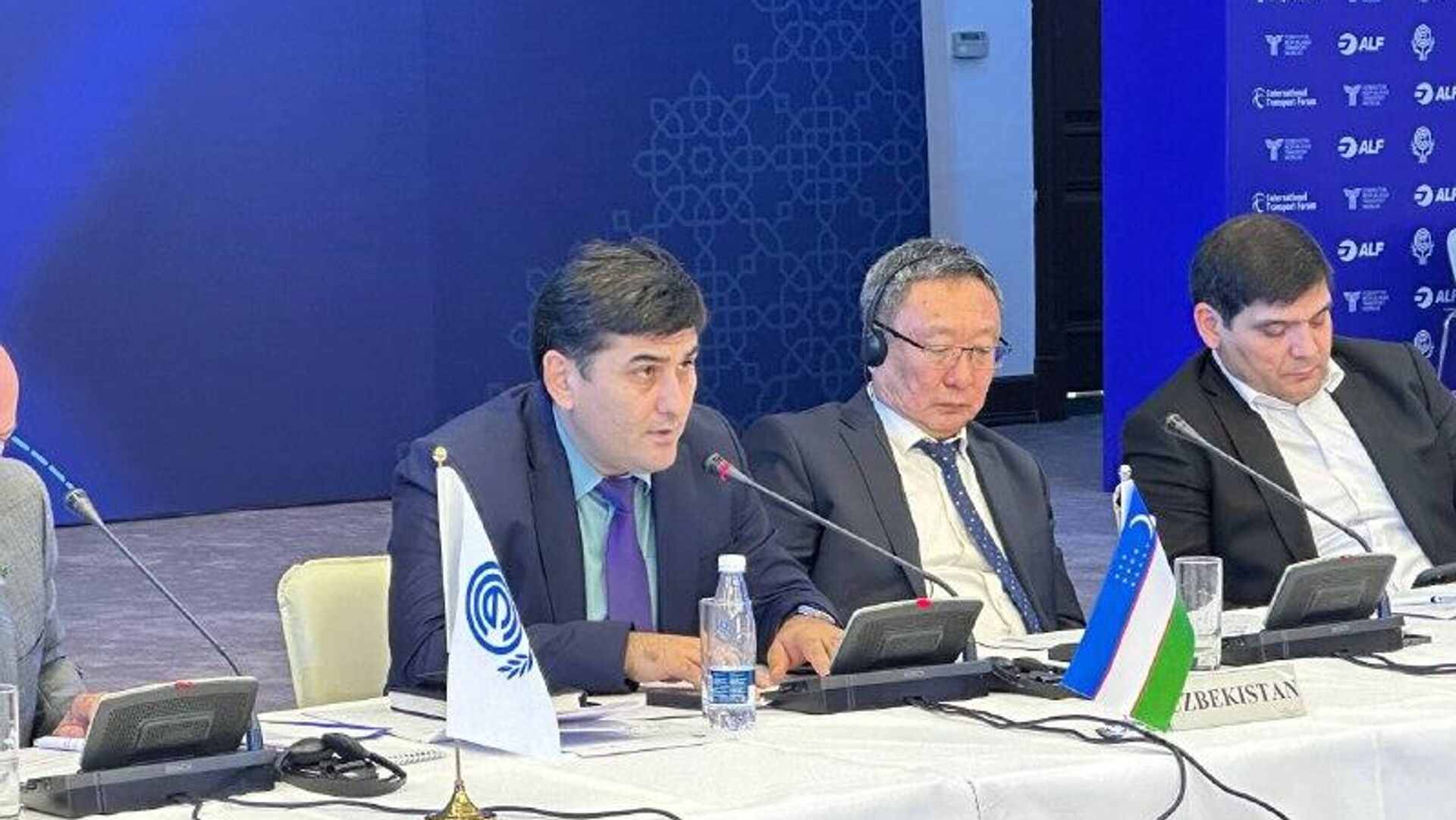 Сегодня в аэропорту Самарканда приземляются самолеты более 10 зарубежных авиакомпаний, в том числе и российские - Sputnik Узбекистан, 1920, 11.11.2025