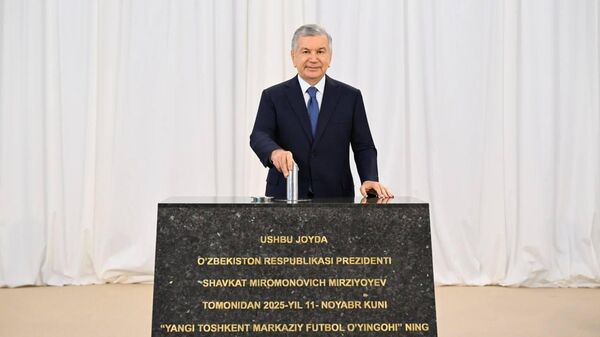 Шавкат Мирзиёев ознакомился с проектом футбольного стадиона на 55 тысяч мест в Новом Ташкенте - Sputnik Узбекистан