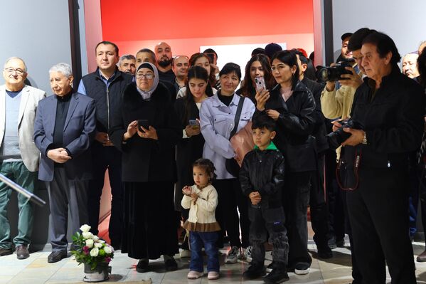 &quot;Нур. Шакл. Ҳаёт&quot; кўргазмаси меҳмонлари - Sputnik Ўзбекистон