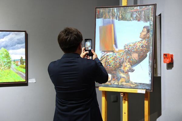 Рассом Муҳаммаджон Сатторовнинг &quot;Нур. Шакл. Ҳаёт&quot; кўргазмаси - Sputnik Ўзбекистон