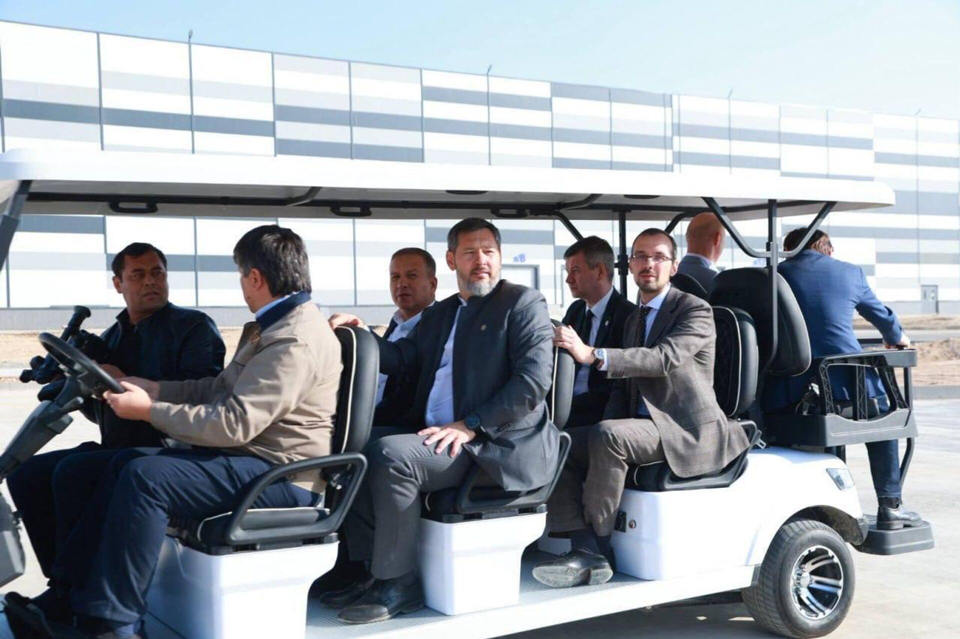 Делегация Татарстана посетила промышленные парки в Узбекистане. Делегация Татарстана посетила промышленные парки в Узбекистане. - Sputnik Узбекистан, 1920, 12.11.2025