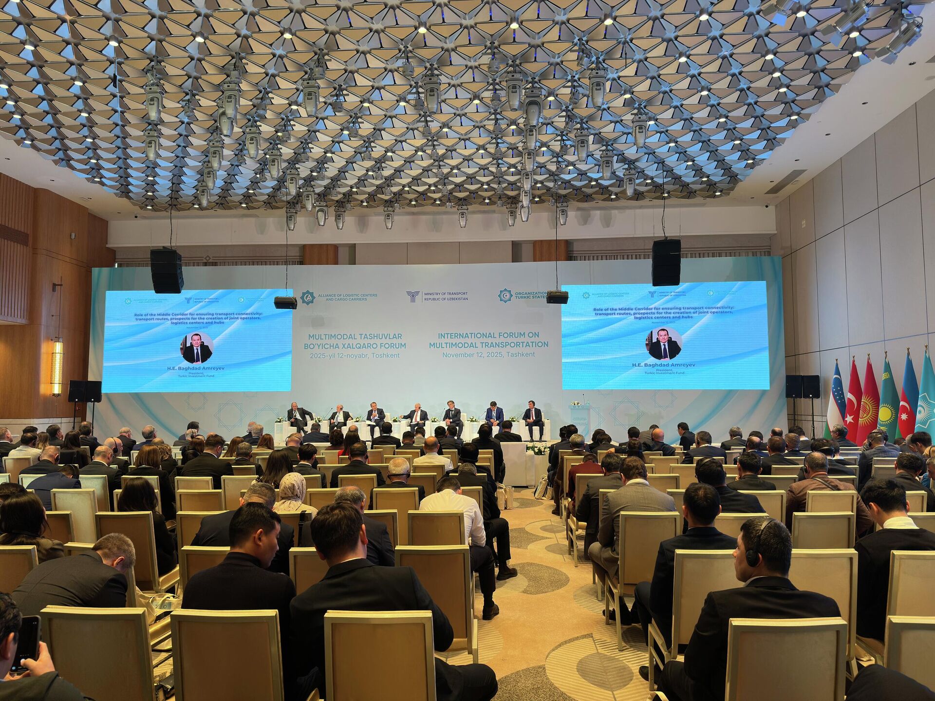 V Tashkente otkrilsya Mejdunarodniy forum po multimodalnim perevozkam V Tashkente otkrilsya Mejdunarodniy forum po multimodalnim perevozkam - Sputnik O‘zbekiston, 1920, 12.11.2025