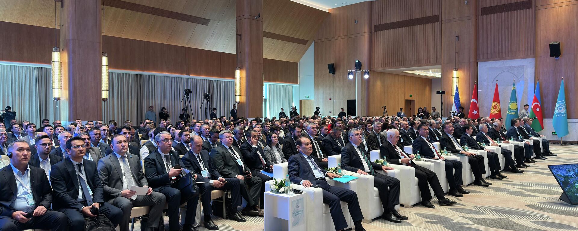 В Ташкенте открылся Международный форум по мультимодальным перевозкам - Sputnik Ўзбекистон, 1920, 12.11.2025