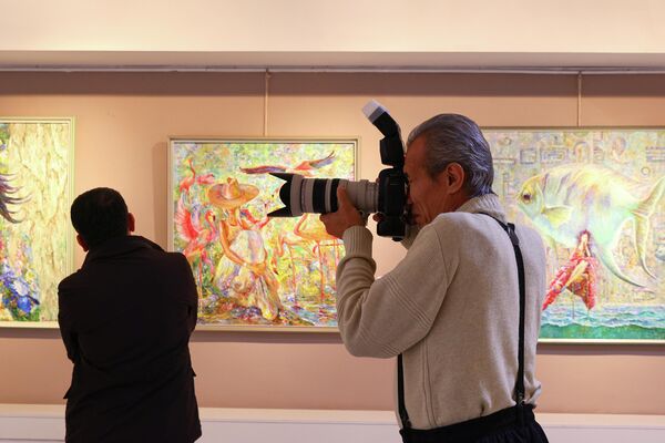 Худойберди Нурназаровнинг “БАХМАЛ” номли шахсий кўргазмаси Худойберди Нурназаровнинг “БАХМАЛ” номли шахсий кўргазмаси - Sputnik Ўзбекистон