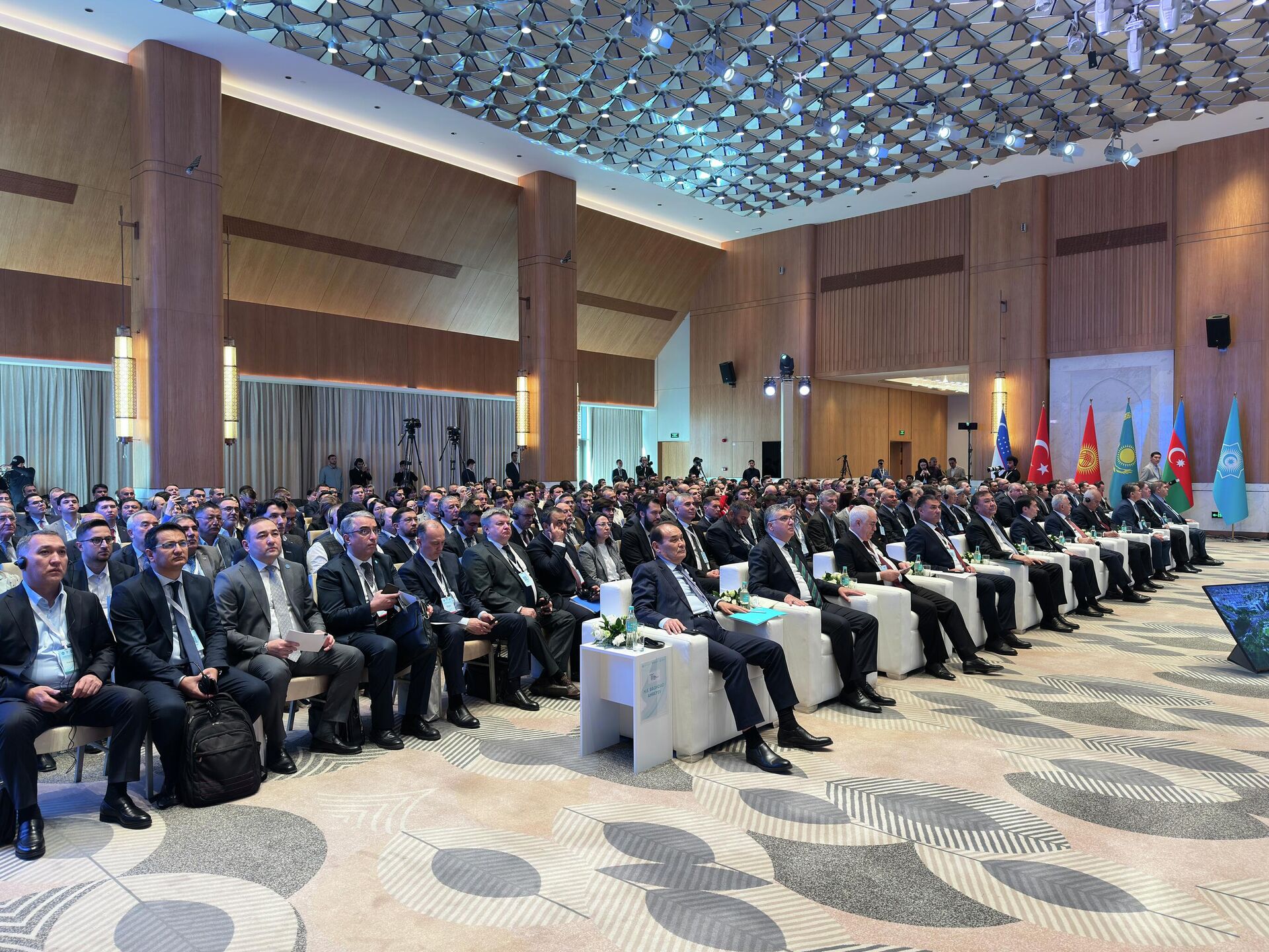 В Ташкенте проходит Международный форум по мультимодальным перевозкам - Sputnik Узбекистан, 1920, 12.11.2025