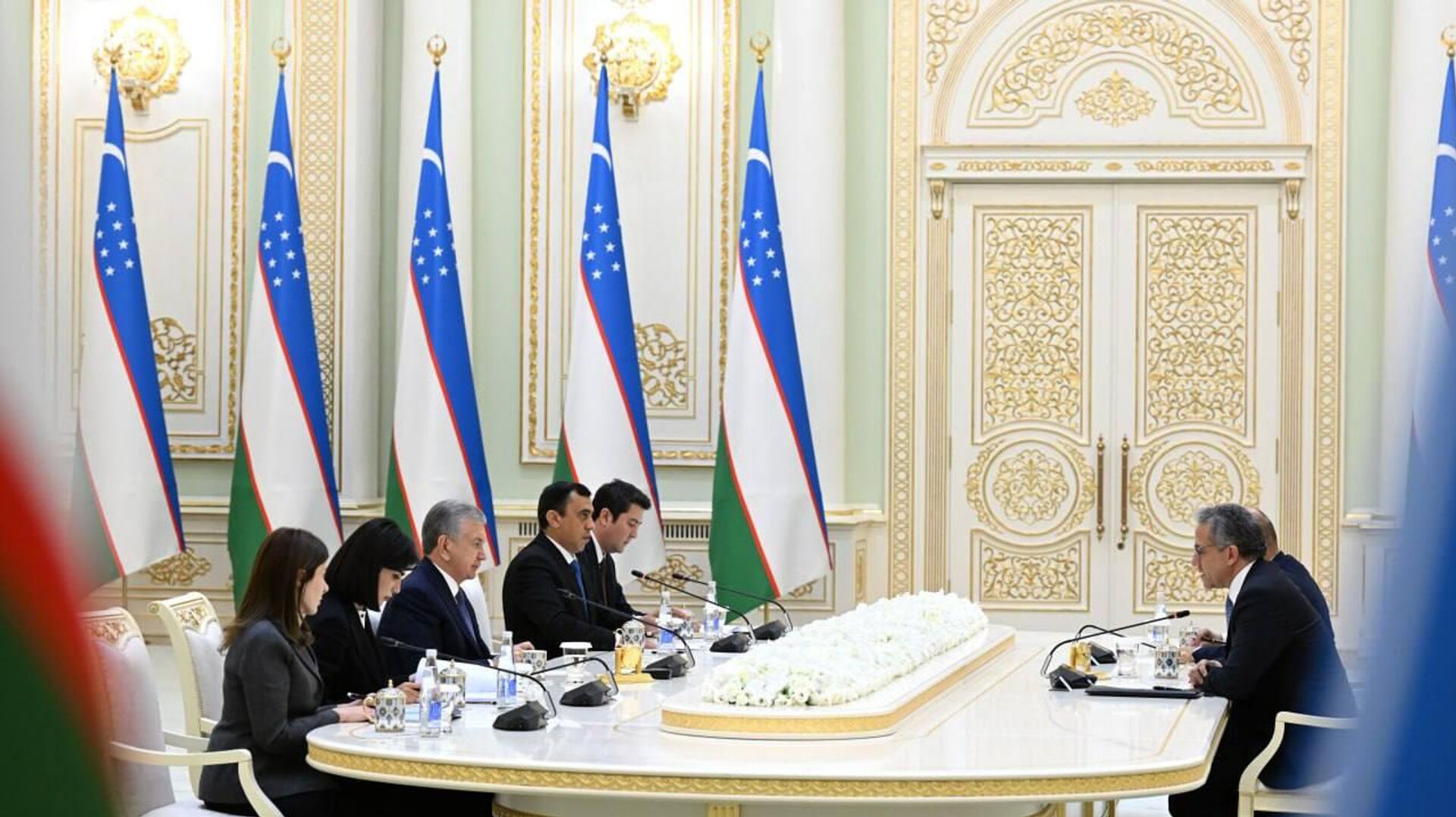 Президент Республики Узбекистан Шавкат Мирзиёев принял Халеда Аль-Анани - Sputnik Узбекистан, 1920, 13.11.2025