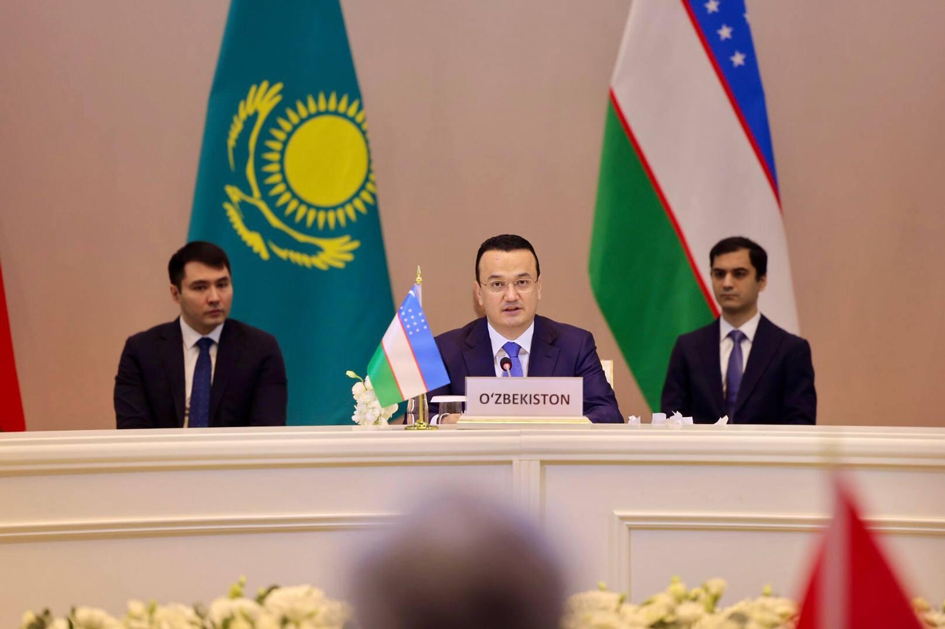 Лазиз Кудратов на заседании Совета министров торговли и инвестиций стран Центральной Азии и Азербайджана - Sputnik Узбекистан, 1920, 13.11.2025