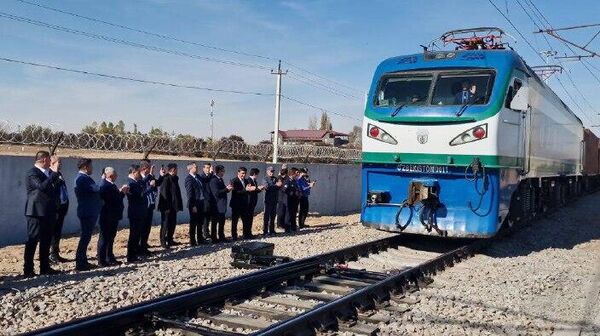 В Узбекистане ввели в эксплуатацию новую ж/д линию на станции “Ок Куприк” - Sputnik Узбекистан