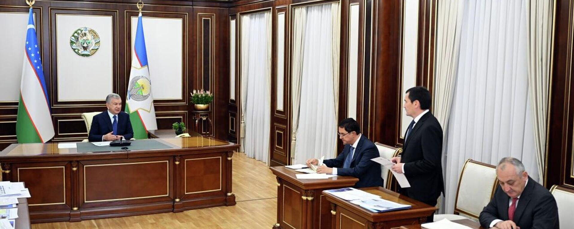 Шавкату Мирзиёеву представлена информация о проводимой работе в жд отрасли и планах на ближайшие годы.
 - Sputnik Ўзбекистон, 1920, 14.11.2025