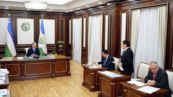 Шавкату Мирзиёеву представлена информация о проводимой работе в жд отрасли и планах на ближайшие годы.
 - Sputnik Ўзбекистон