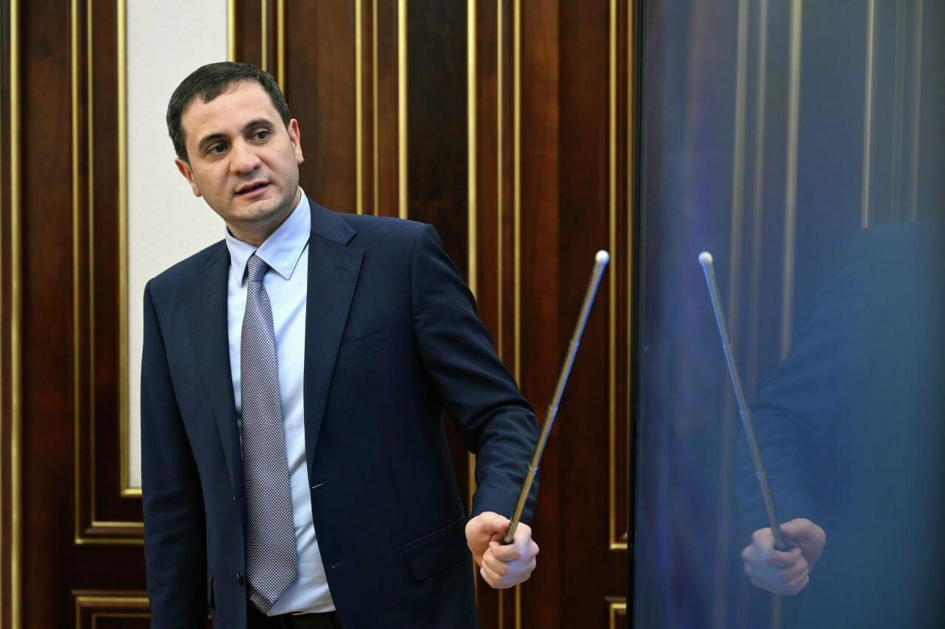 Шавкату Мирзиёеву представлена информация о проводимой работе в жд отрасли и планах на ближайшие годы.
Шавкату Мирзиёеву представлена информация о проводимой работе в жд отрасли и планах на ближайшие годы.
- Sputnik Узбекистан, 1920, 13.11.2025