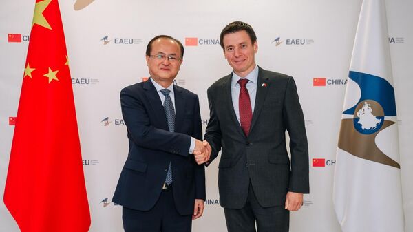 В Москве состоялась встреча министра ЕЭК и представителя железных дорог КНР. - Sputnik Ўзбекистон