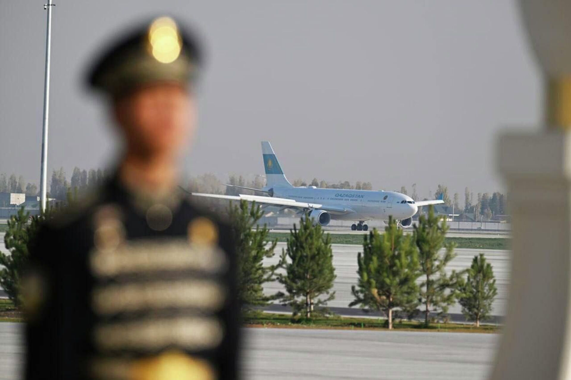 Президент Республики Казахстан Касым-Жомарт Токаев прибыл в нашу страну с государственным визитом - Sputnik Узбекистан, 1920, 14.11.2025