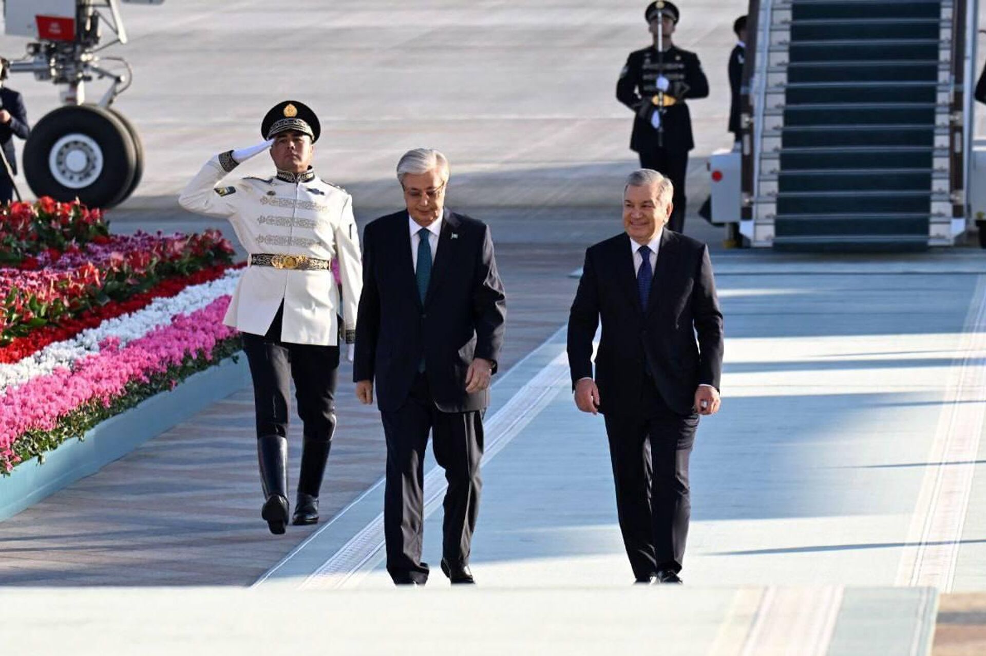 Беседа Президента Республики Узбекистан Шавката Мирзиёева и Президента Республики Казахстан Касым-Жомарта Токаева - Sputnik Ўзбекистон, 1920, 14.11.2025