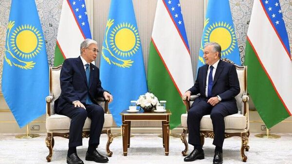 Президенты Узбекистана и Казахстана провели беседу в аэропорту Ташкент-Хумо - Sputnik Узбекистан