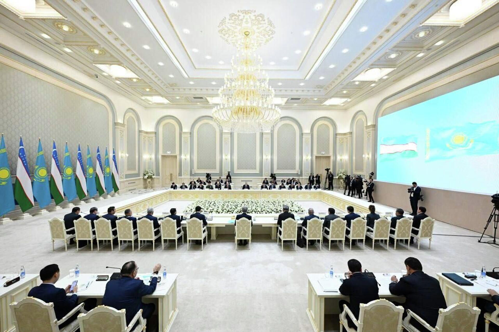 В резиденции Куксарой состоялось второе заседание Высшего Межгосударственного совета. - Sputnik Узбекистан, 1920, 15.11.2025