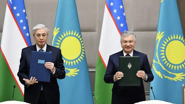 Казахстан и Узбекистан подписали солидный пакет документов - Sputnik Ўзбекистон